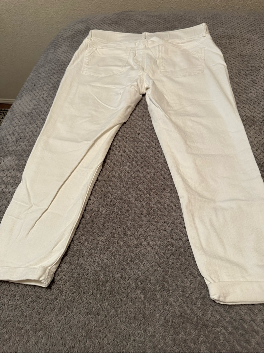 Apt.9 cuffed capri stretch jeans